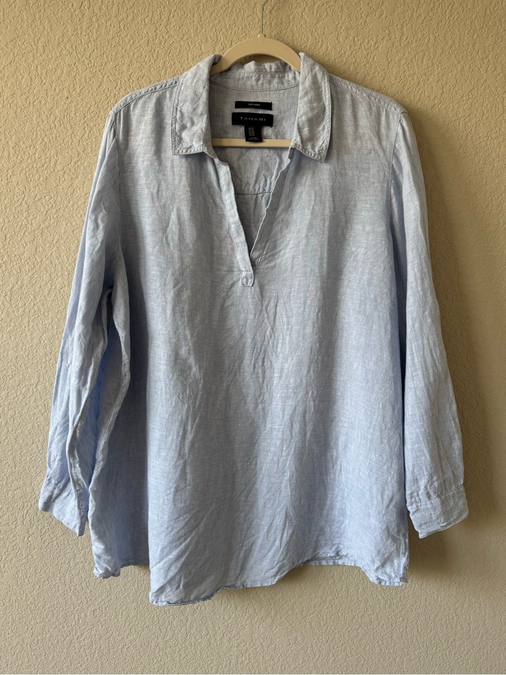 Tahari blue linen button back tunic shirt